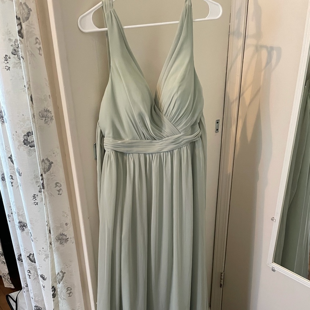 Azazie Kora
Dress Color: Dusty Sage